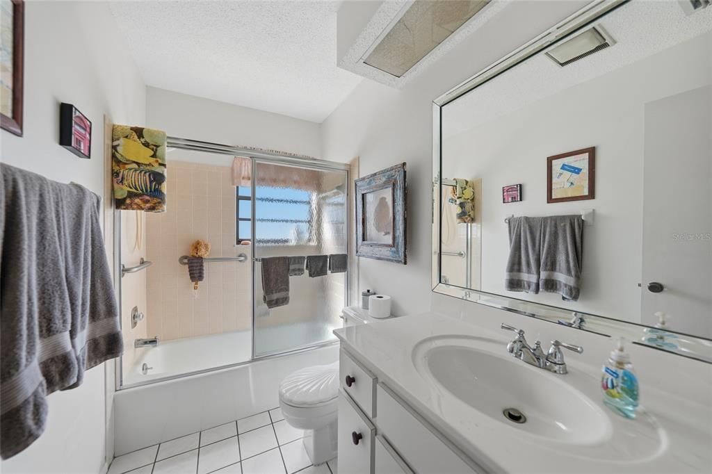 En Venta: $169,900 (2 camas, 2 baños, 921 Pies cuadrados)