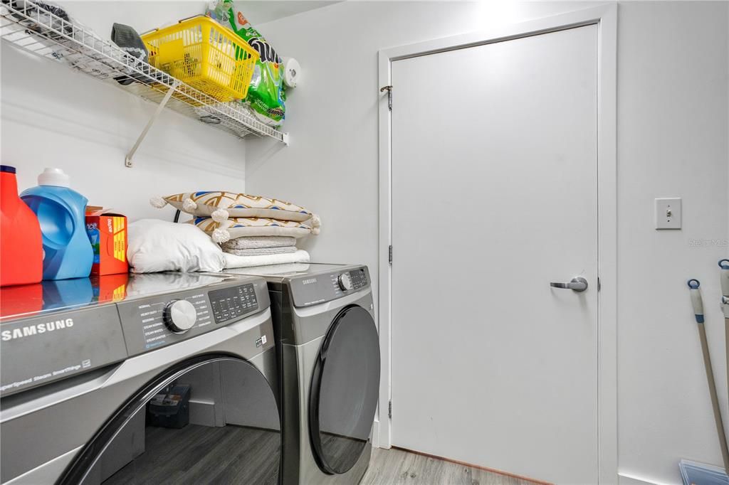 На продажу: $405,000 (2 спален, 2 ванн, 1268 Квадратных фут)