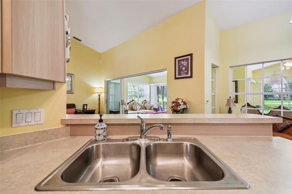 For Rent: $2,650 (3 beds, 2 baths, 2300 Square Feet)
