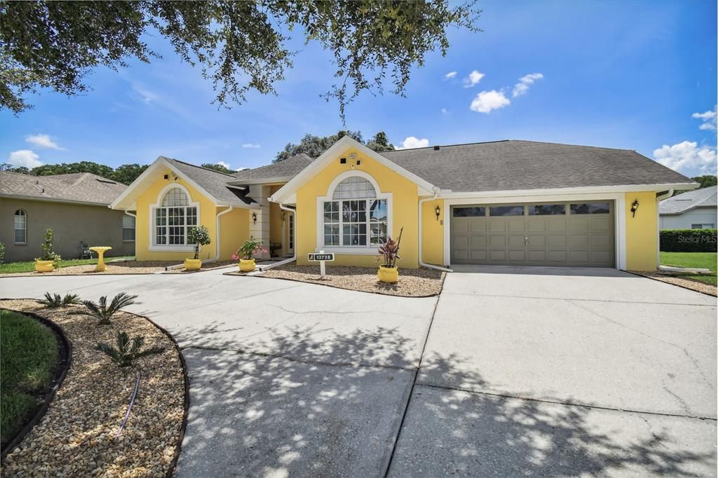 For Rent: $2,650 (3 beds, 2 baths, 2300 Square Feet)