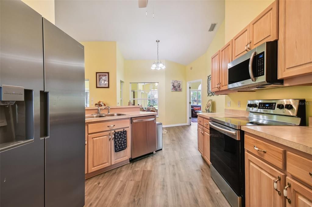 For Rent: $2,650 (3 beds, 2 baths, 2300 Square Feet)