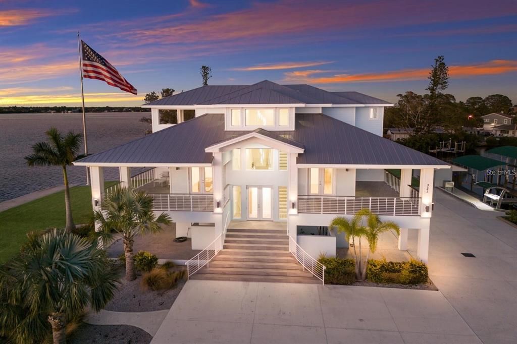 Vendido Recientemente: $4,100,000 (5 camas, 5 baños, 5893 Pies cuadrados)