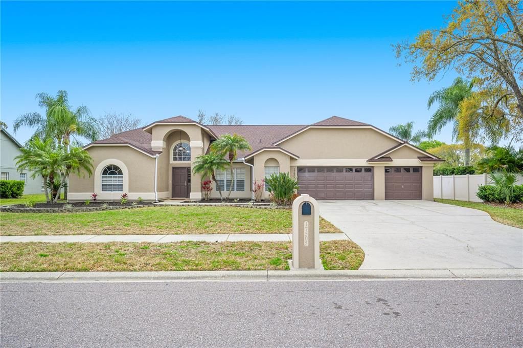 Recently Sold: $800,000 (5 beds, 3 baths, 2978 Square Feet)