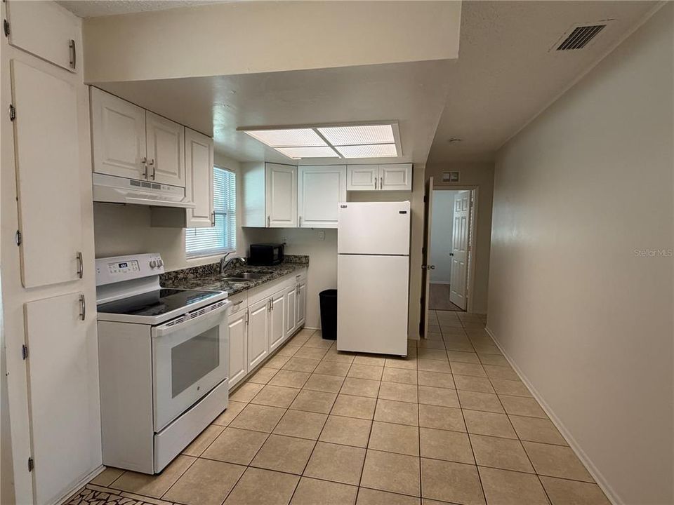 出租: $1,600 (2 贝兹, 1 浴室, 792 平方英尺)