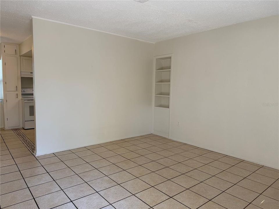 出租: $1,600 (2 贝兹, 1 浴室, 792 平方英尺)