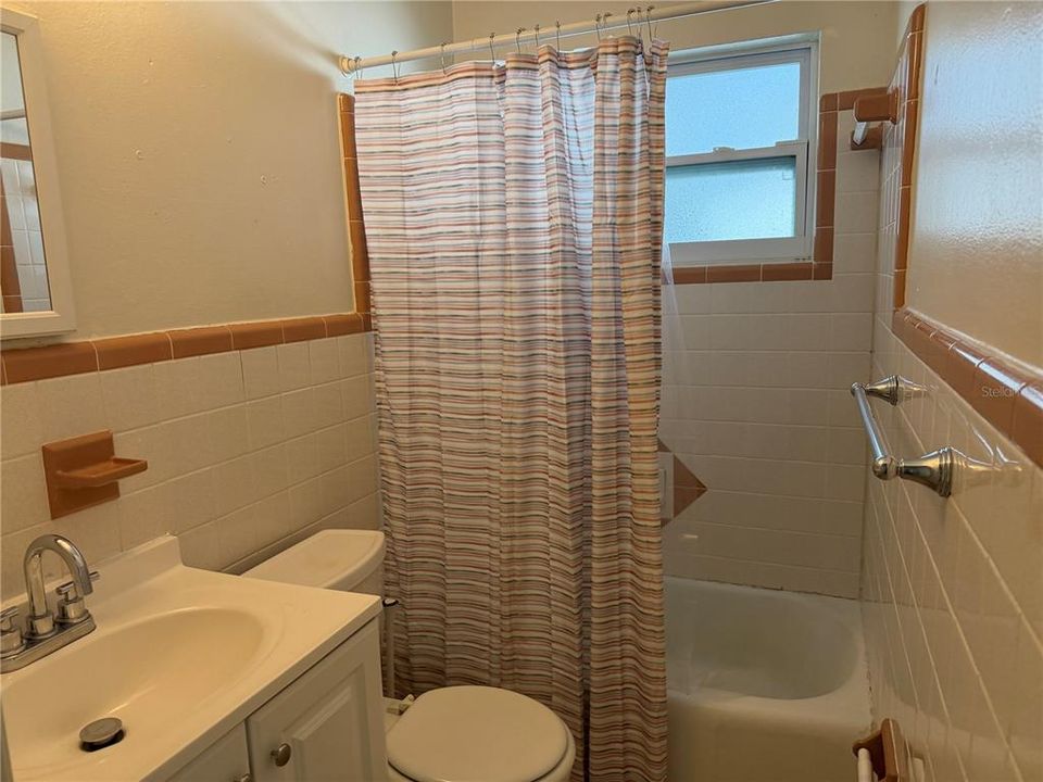 出租: $1,600 (2 贝兹, 1 浴室, 792 平方英尺)