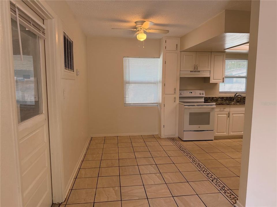 出租: $1,600 (2 贝兹, 1 浴室, 792 平方英尺)