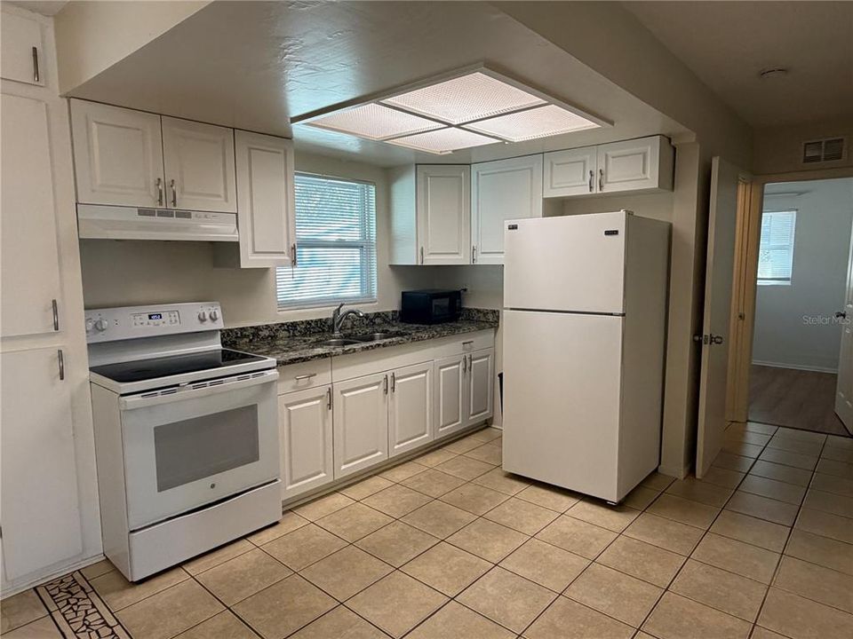 出租: $1,600 (2 贝兹, 1 浴室, 792 平方英尺)