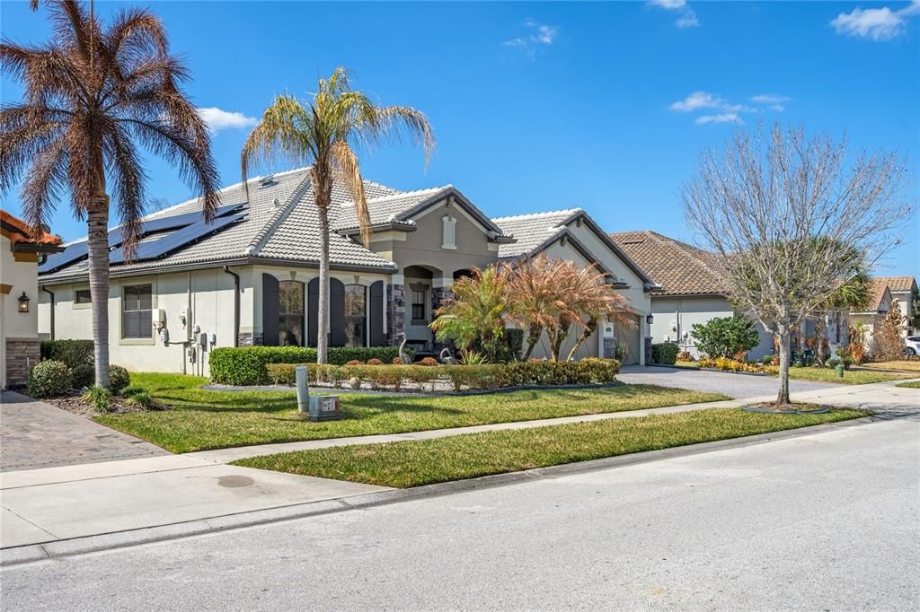 En Venta: $655,000 (4 camas, 3 baños, 3255 Pies cuadrados)