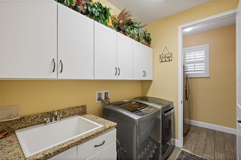 En Venta: $655,000 (4 camas, 3 baños, 3255 Pies cuadrados)