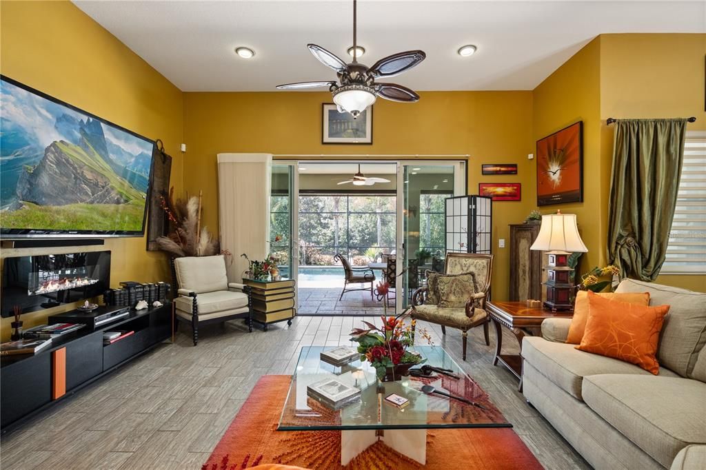 En Venta: $655,000 (4 camas, 3 baños, 3255 Pies cuadrados)