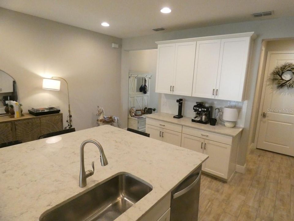 For Sale: $390,000 (3 beds, 2 baths, 1667 Square Feet)