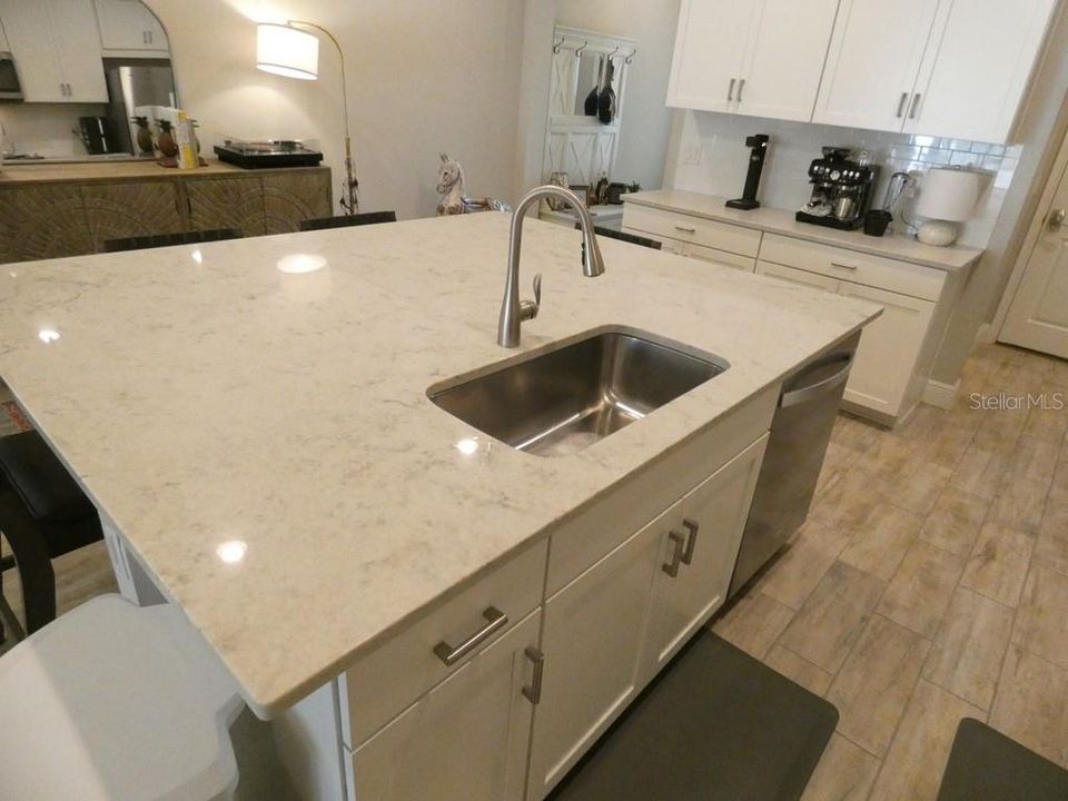 For Sale: $390,000 (3 beds, 2 baths, 1667 Square Feet)