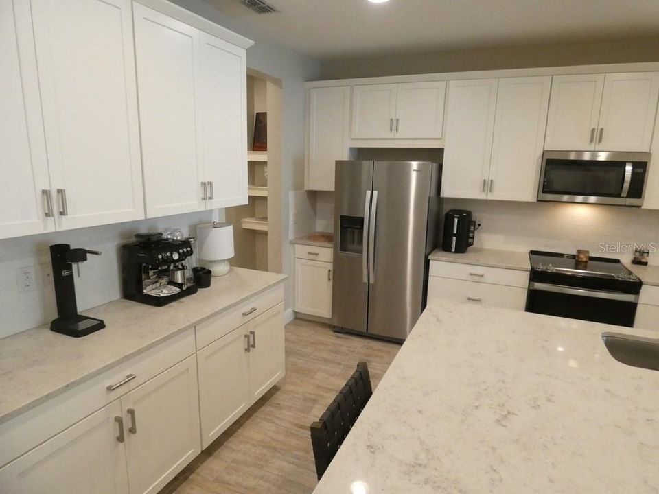 For Sale: $390,000 (3 beds, 2 baths, 1667 Square Feet)