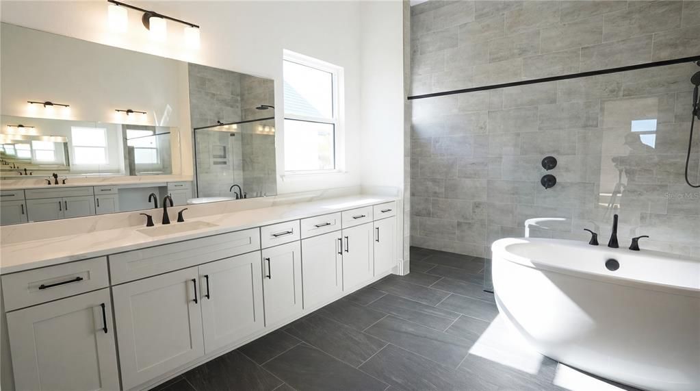 For Sale: $2,989,000 (5 beds, 6 baths, 6706 Square Feet)