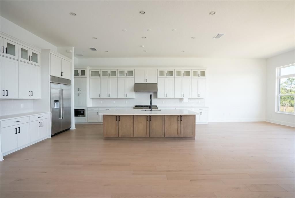 For Sale: $2,989,000 (5 beds, 6 baths, 6706 Square Feet)