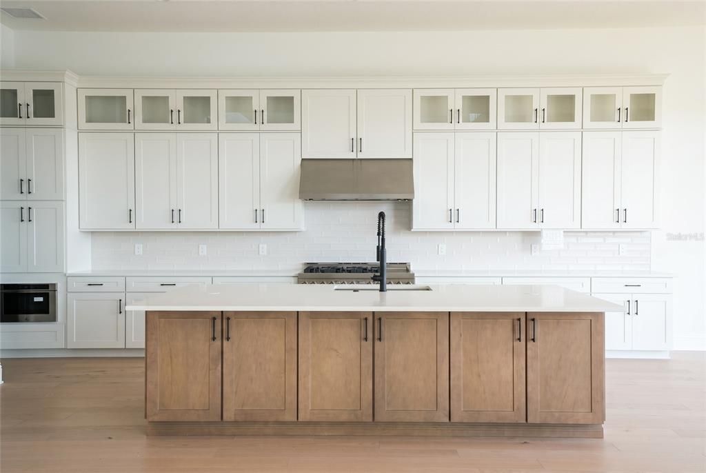 For Sale: $2,989,000 (5 beds, 6 baths, 6706 Square Feet)