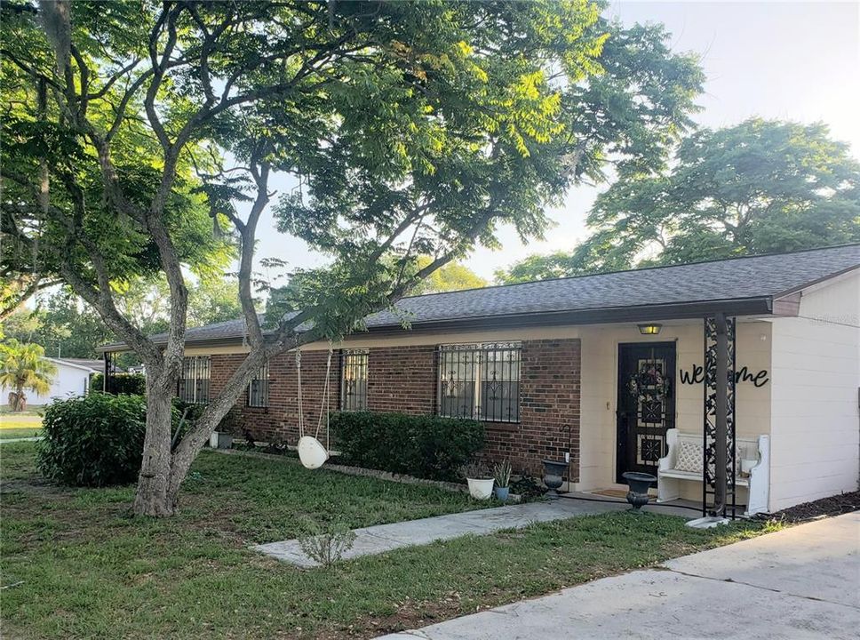 For Rent: $1,200 (2 beds, 1 baths, 976 Square Feet)