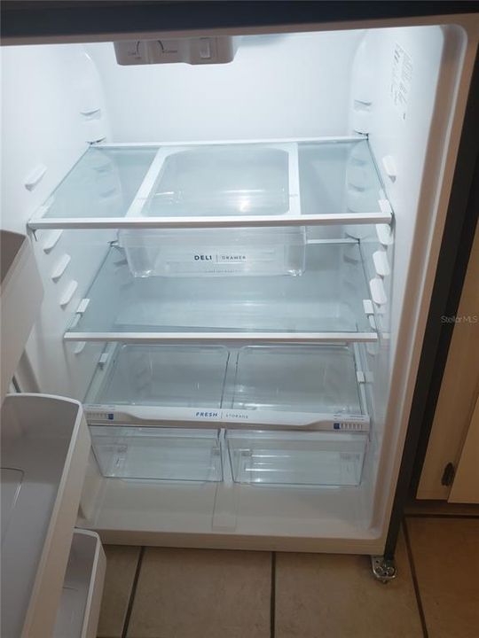 For Rent: $1,200 (2 beds, 1 baths, 976 Square Feet)