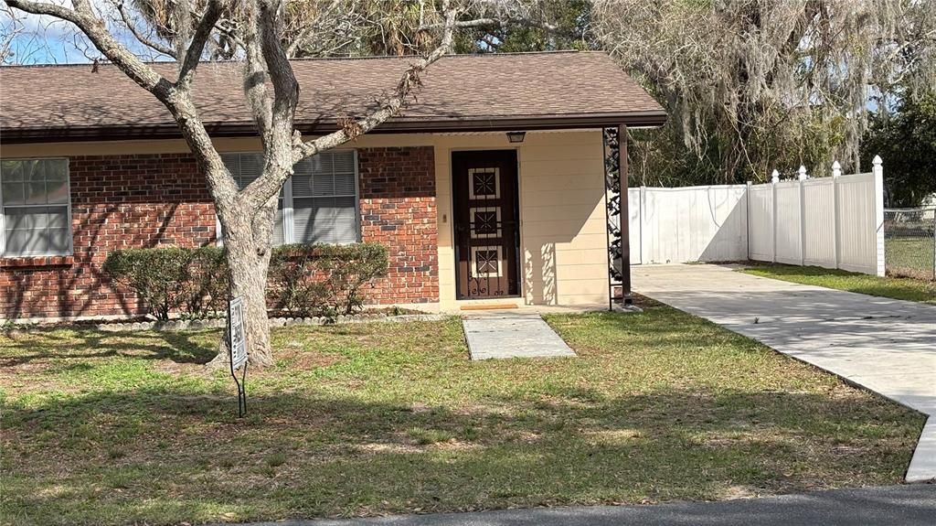 For Rent: $1,200 (2 beds, 1 baths, 976 Square Feet)