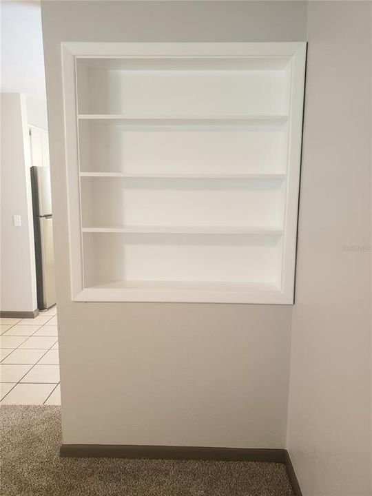 For Rent: $1,200 (2 beds, 1 baths, 976 Square Feet)