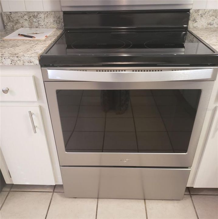 For Rent: $1,200 (2 beds, 1 baths, 976 Square Feet)