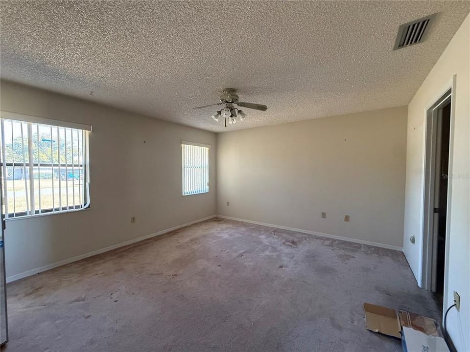 Active With Contract: $269,900 (3 beds, 3 baths, 2316 Square Feet)