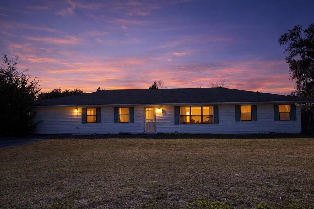 Active With Contract: $269,900 (3 beds, 3 baths, 2316 Square Feet)