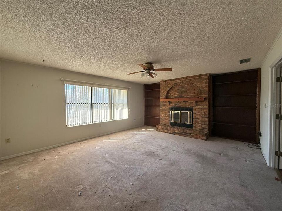 Active With Contract: $269,900 (3 beds, 3 baths, 2316 Square Feet)