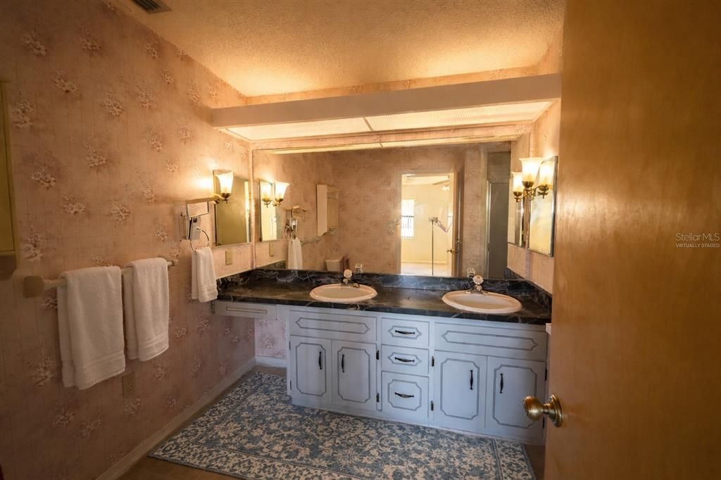 Active With Contract: $269,900 (3 beds, 3 baths, 2316 Square Feet)
