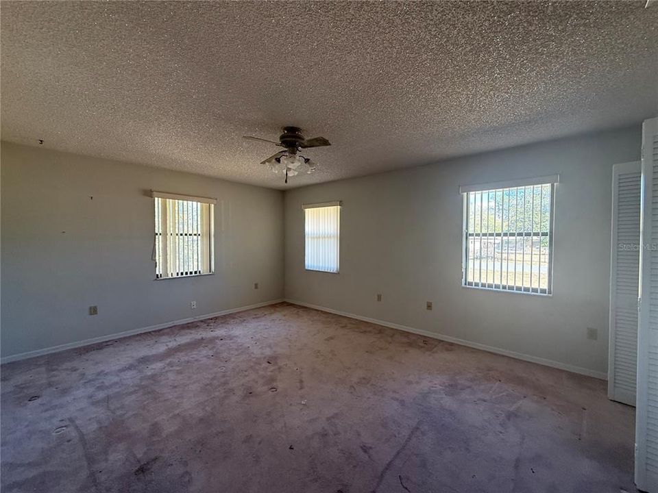 Active With Contract: $269,900 (3 beds, 3 baths, 2316 Square Feet)