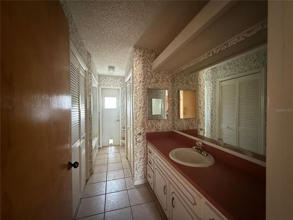 Active With Contract: $269,900 (3 beds, 3 baths, 2316 Square Feet)