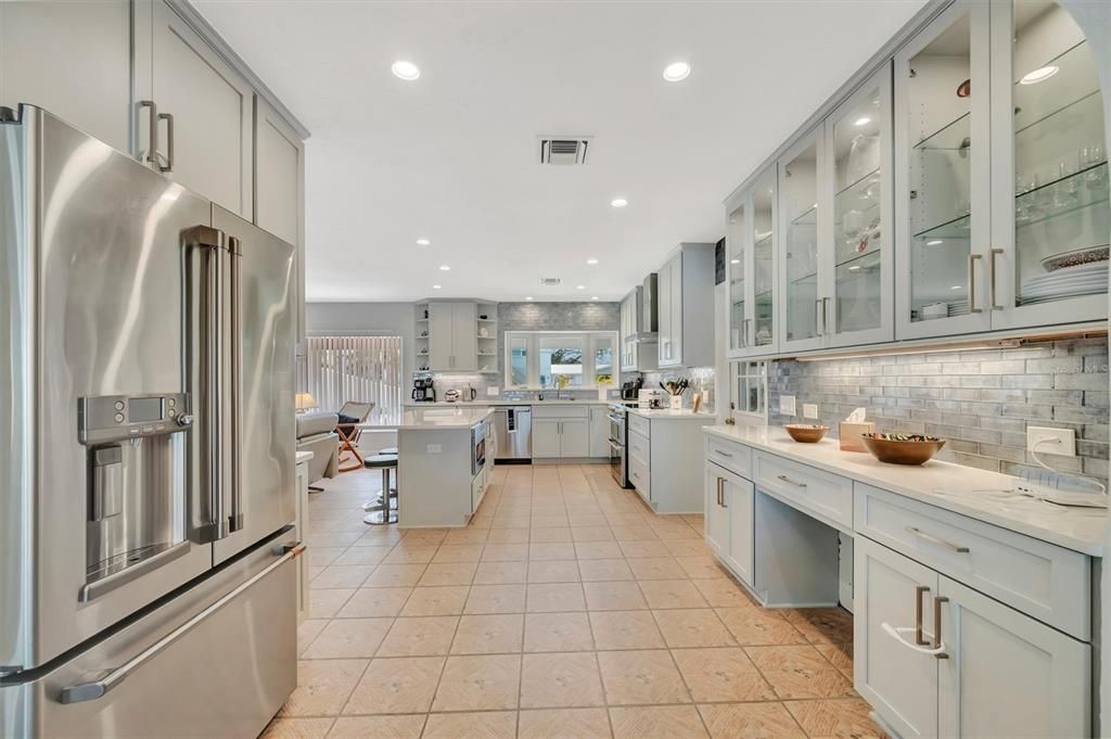 Active With Contract: $915,000 (3 beds, 3 baths, 2468 Square Feet)