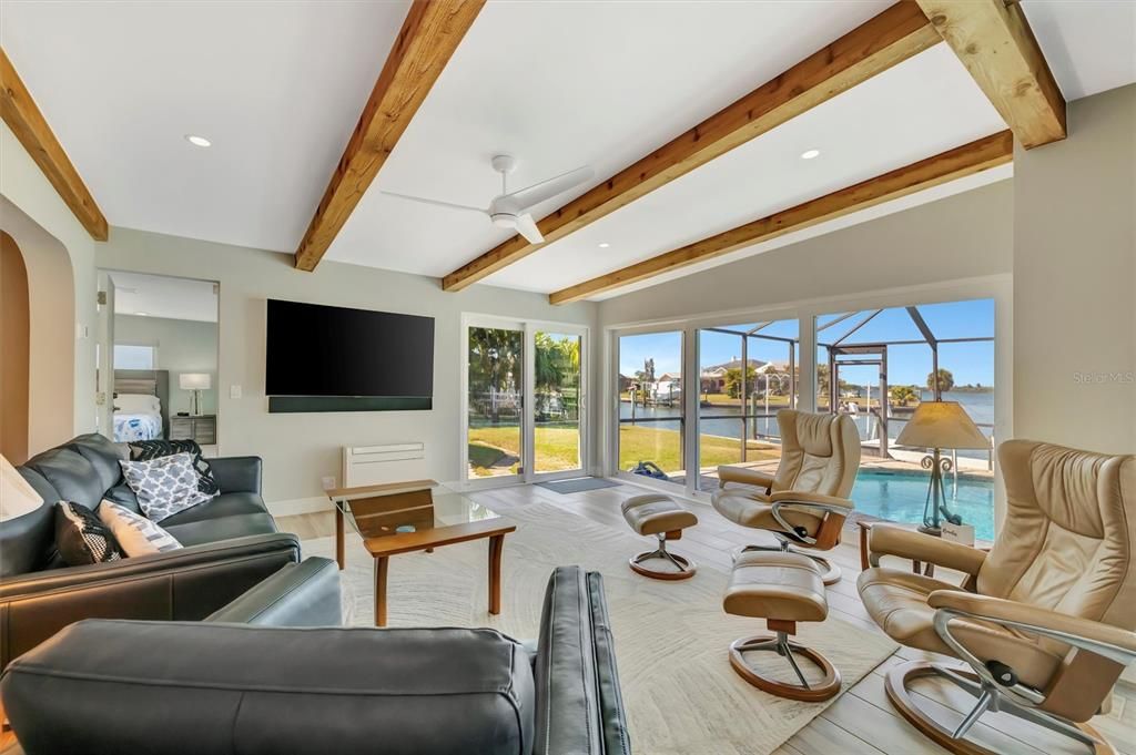 Active With Contract: $915,000 (3 beds, 3 baths, 2468 Square Feet)