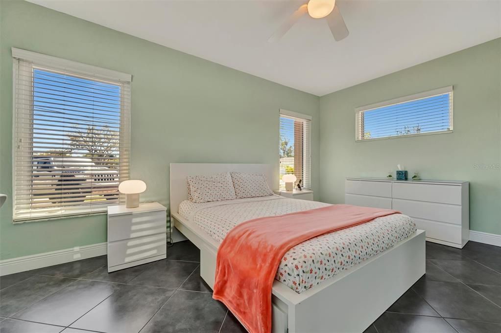 Active With Contract: $915,000 (3 beds, 3 baths, 2468 Square Feet)