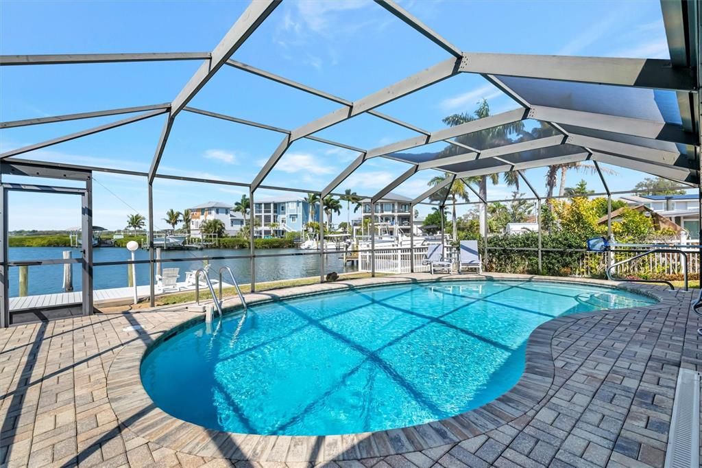 Active With Contract: $915,000 (3 beds, 3 baths, 2468 Square Feet)