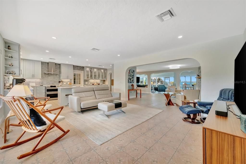 Active With Contract: $915,000 (3 beds, 3 baths, 2468 Square Feet)