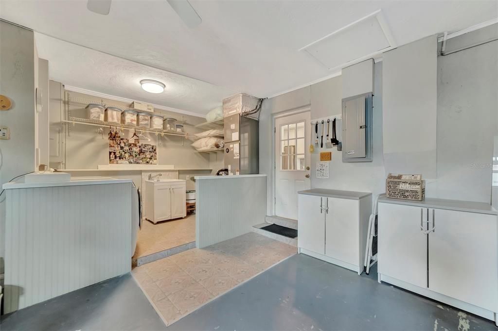 Active With Contract: $915,000 (3 beds, 3 baths, 2468 Square Feet)