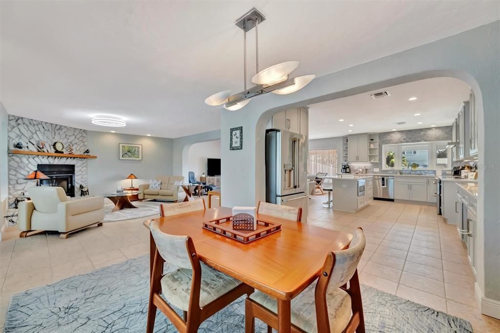 Active With Contract: $915,000 (3 beds, 3 baths, 2468 Square Feet)