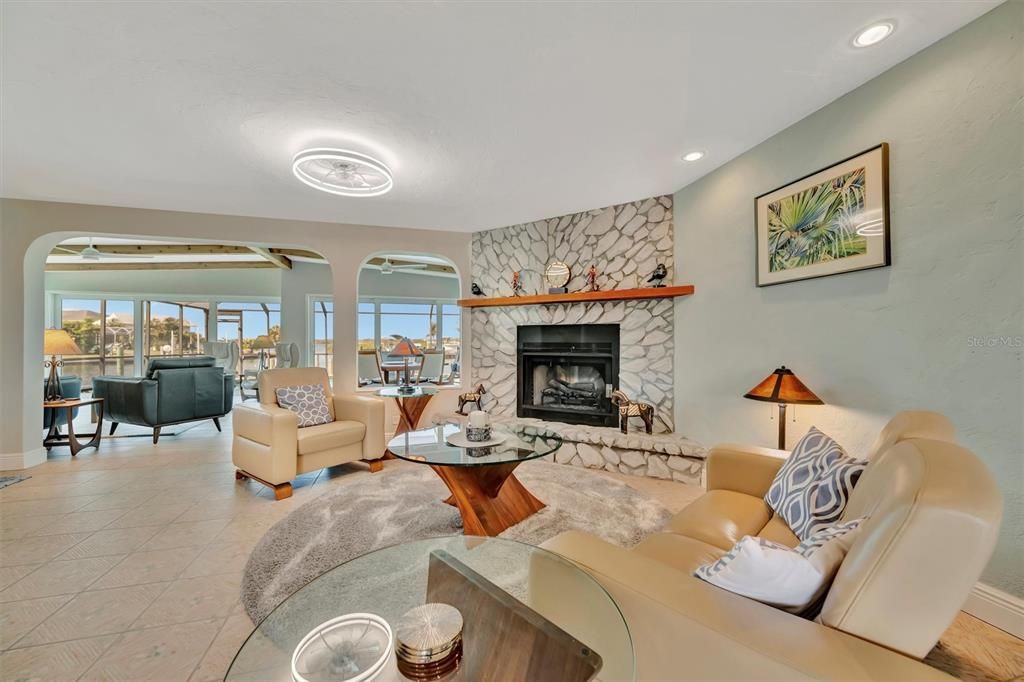 Active With Contract: $915,000 (3 beds, 3 baths, 2468 Square Feet)