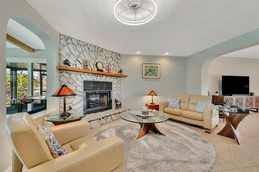 Active With Contract: $915,000 (3 beds, 3 baths, 2468 Square Feet)