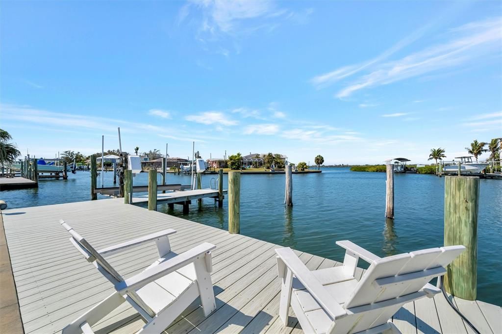 Active With Contract: $915,000 (3 beds, 3 baths, 2468 Square Feet)