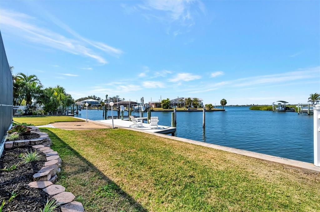 Active With Contract: $915,000 (3 beds, 3 baths, 2468 Square Feet)