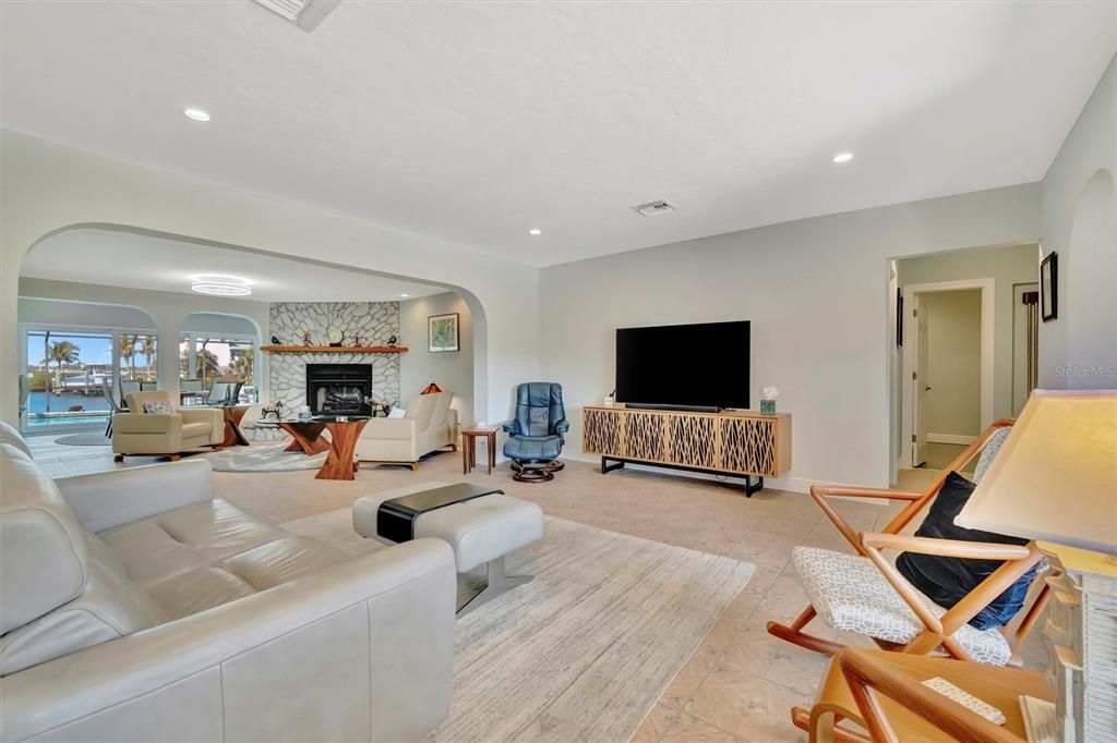 Active With Contract: $915,000 (3 beds, 3 baths, 2468 Square Feet)