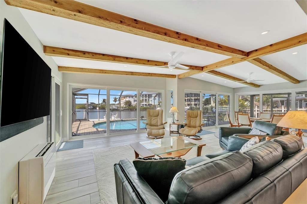 Active With Contract: $915,000 (3 beds, 3 baths, 2468 Square Feet)