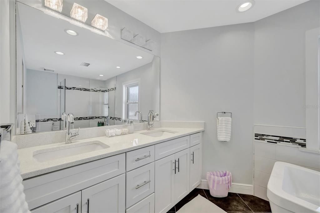 Active With Contract: $915,000 (3 beds, 3 baths, 2468 Square Feet)