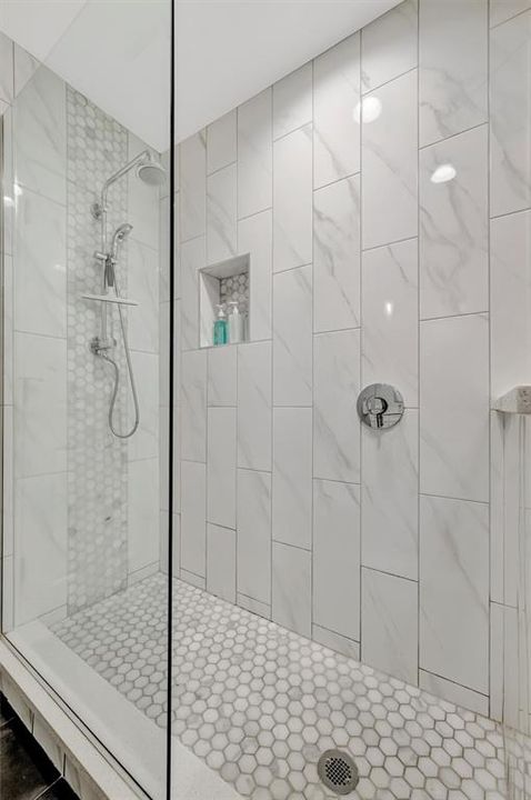 Active With Contract: $915,000 (3 beds, 3 baths, 2468 Square Feet)