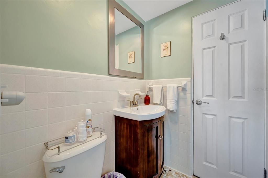 Active With Contract: $915,000 (3 beds, 3 baths, 2468 Square Feet)