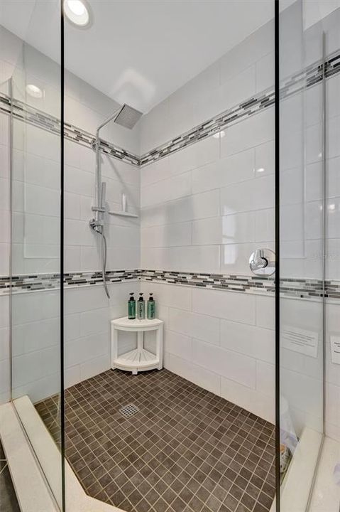 Active With Contract: $915,000 (3 beds, 3 baths, 2468 Square Feet)