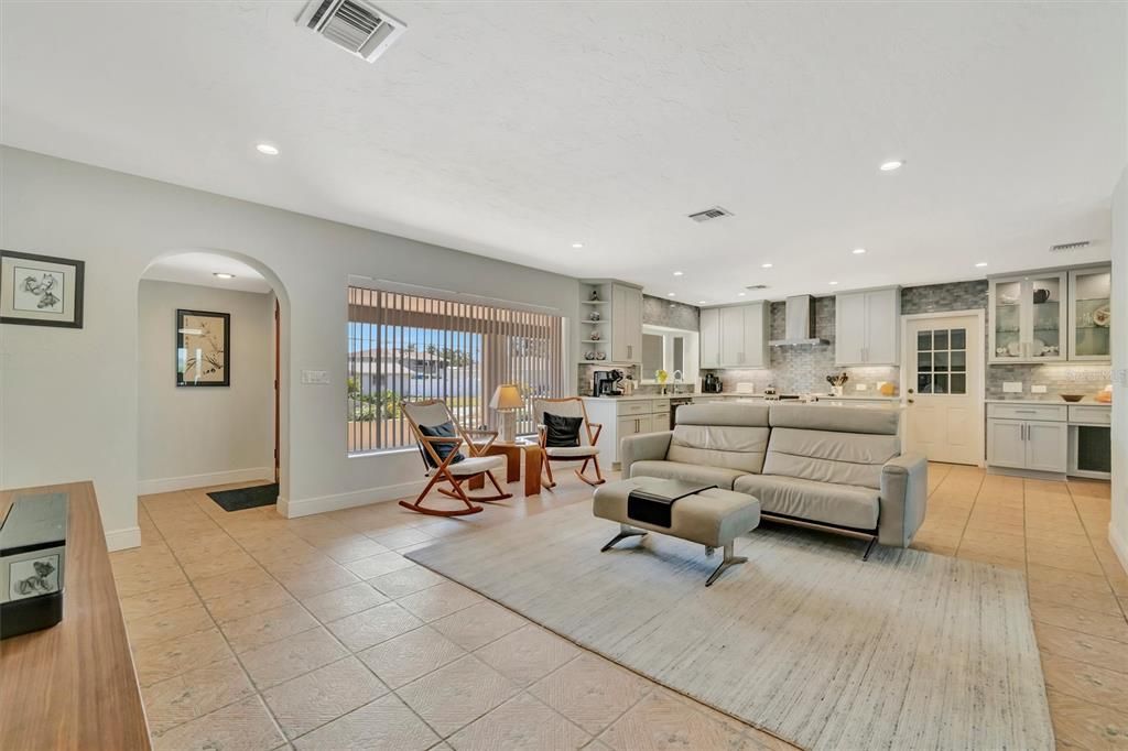 Active With Contract: $915,000 (3 beds, 3 baths, 2468 Square Feet)